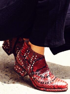 {Free People)  Chasing Cowboys Ankle Boots